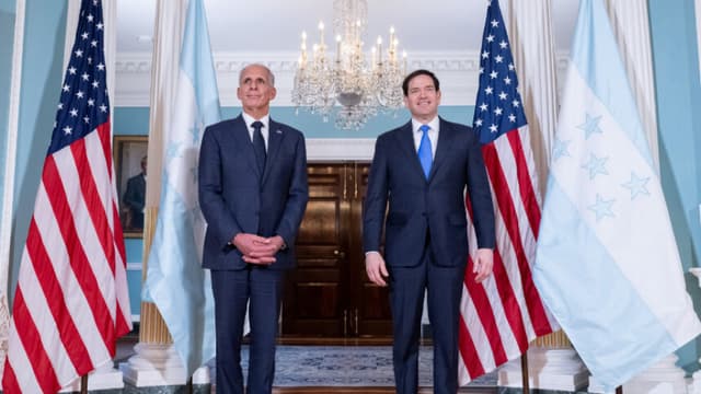 El secretario de Estado de EE. UU., Marco Rubio, se reúne con el presidente electo de Honduras, Nasry Asfura (izquierda), en el Departamento de Estado en Washington D. C., el 12 de enero de 2026. (SAUL LOEB / AFP a través de Getty Images)