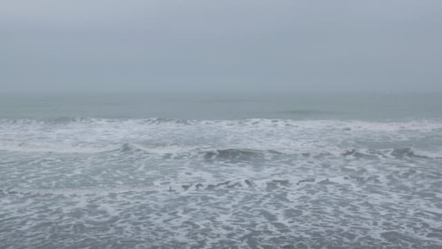 Ola de seis metros deja un muerto y 35 heridos en una playa de Argentina