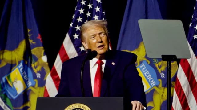 El presidente Donald Trump habla en el Club Económico de Detroit en el MotorCity Hotel and Casino de Detroit, Michigan, el 13 de enero de 2026. (Travis Gillmore/The Epoch Times)