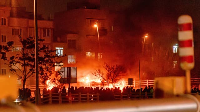Iranians gather while blocking a street during a protest in Tehran, Iran on January 9, 2026. The nationwide protests started in Tehran's Grand Bazaar against the failing economic policies in late December, which spread to universities and other cities, and included economic slogans, to political and anti-government ones. (Photo by Khoshiran / Middle East Images / AFP via Getty Images)