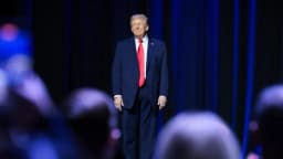 Trump firma orden ejecutiva para fortalecer la cadena de suministro de minerales críticos