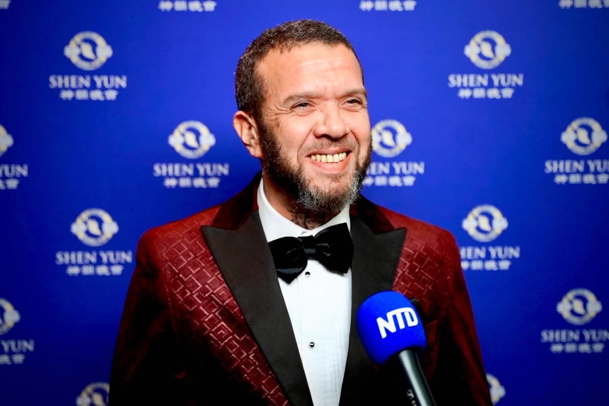 Michael Grierson asiste a Shen Yun Performing Arts en el Eventim Apollo, Londres, Reino Unido, el 13 de enero de 2026. (Cortesía de NTD)