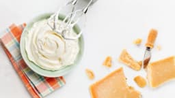 Lácteos ricos en grasa podrían proteger la salud cerebral, según estudio