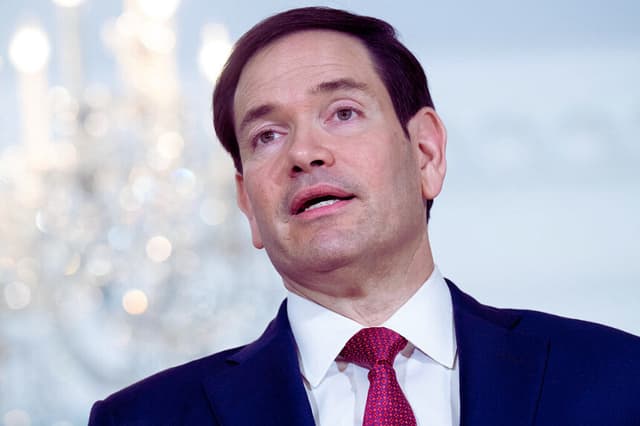 El secretario de Estado de EE. UU., Marco Rubio, habla con los medios de comunicación, en el Departamento de Estado en Washington, D.C., el 13 de enero de 2026. (SAUL LOEB / AFP vía Getty Images)