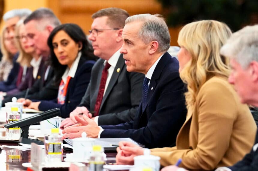 El primer ministro Mark Carney habla durante una reunión con el primer ministro chino Li Qiang en el Gran Salón del Pueblo en Beijing, China, el 15 de enero de 2026. (The Canadian Press/Sean Kilpatrick).