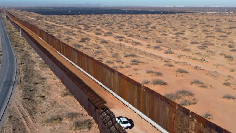 Administración Trump informa de un año completo sin liberaciones en la frontera sur