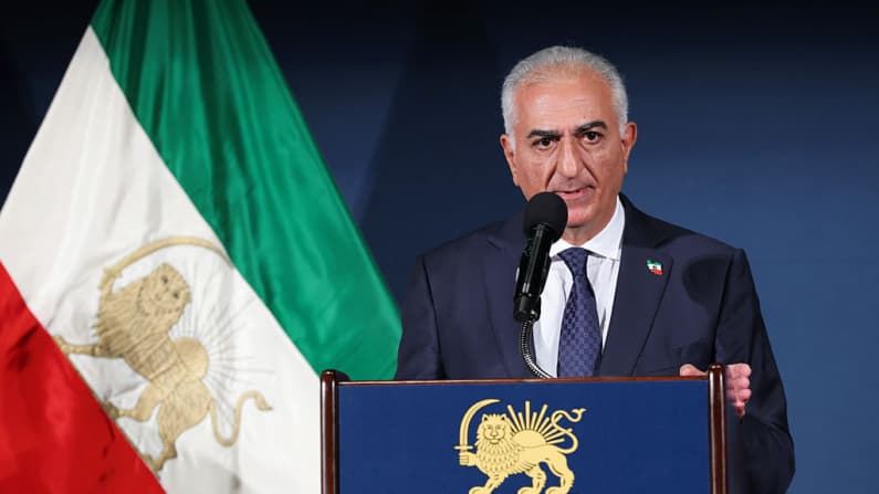 Príncipe exiliado de Irán presenta plan para recuperar el país