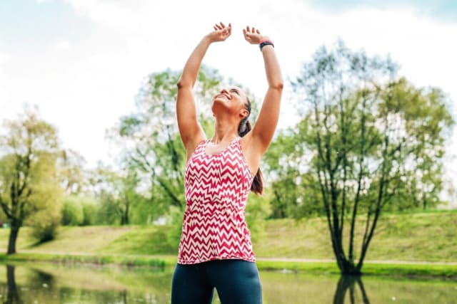 5 ejercicios para aliviar el daño que causamos involuntariamente a nuestro cuerpo