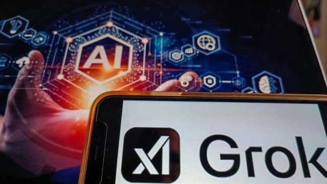 Madre del hijo de Musk demanda a su empresa de IA por imágenes falsas de contenido sexual creadas por Grok