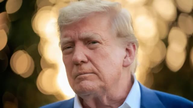 El presidente Donald Trump habla con los periodistas antes de abordar el helicóptero presidencial Marine One y partir de la Casa Blanca el 24 de junio de 2025. (Chip Somodevilla/Getty Images)