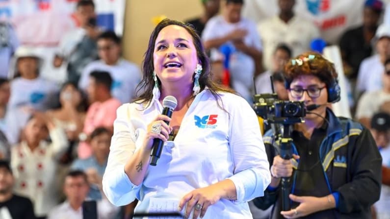 El correísmo elige a Gabriela Rivadeneira como presidenta del partido político Revolución Ciudadana