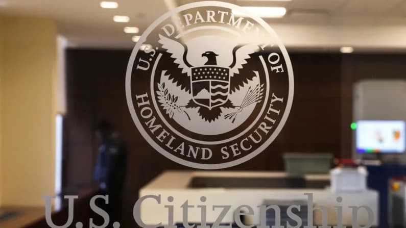 DHS propone aumentar el costo de solicitud de ciudadanía 80 %