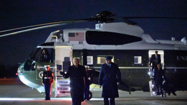 Trump continúa su viaje a Davos tras un problema eléctrico en el Air Force One