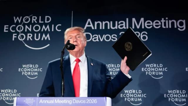 El presidente Donald Trump habla durante una recepción para líderes empresariales en la reunión anual del Foro Económico Mundial (FEM) en Davos, Suiza, el 21 de enero de 2026. (Chip Somodevilla/Getty Images)