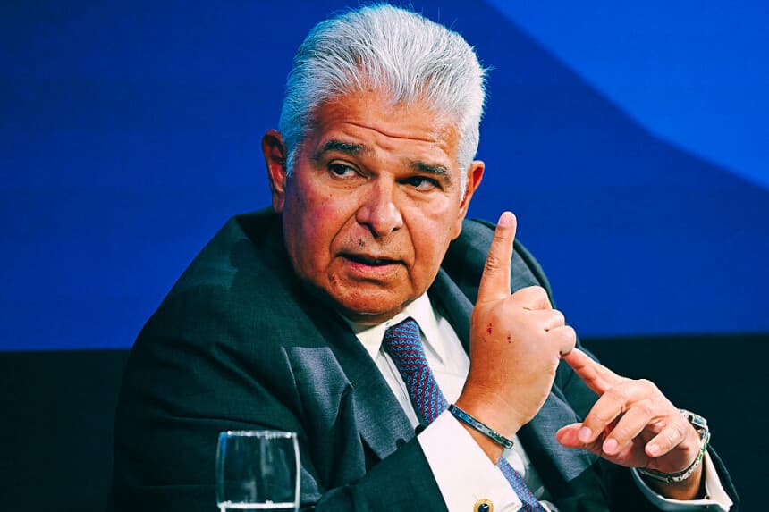 El presidente de Panamá, José Raúl Mulino, habla durante la reunión anual del Foro Económico Mundial (FEM) en Davos el 20 de enero de 2026. El Foro Económico Mundial se celebra en Davos del 19 al 23 de enero de 2026. (Fabrice COFFRINI / AFP a través de Getty Images)