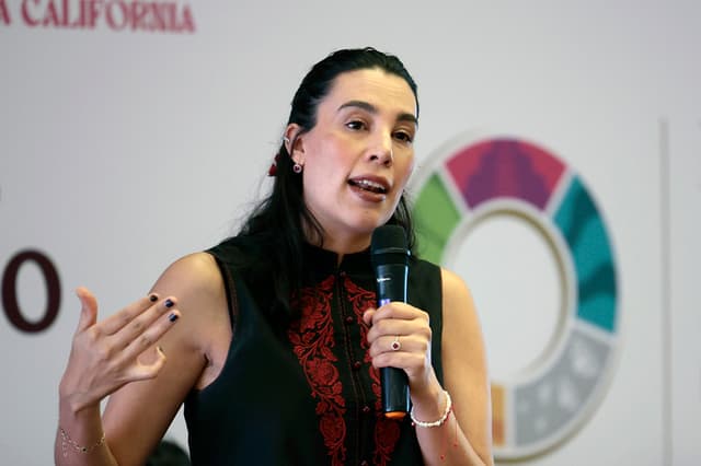 La secretaria de Turismo de México, Josefina Rodríguez Zamora, habla durante una conferencia de prensa en Ciudad de México (Imagen de archivo. EFE/ José Méndez)