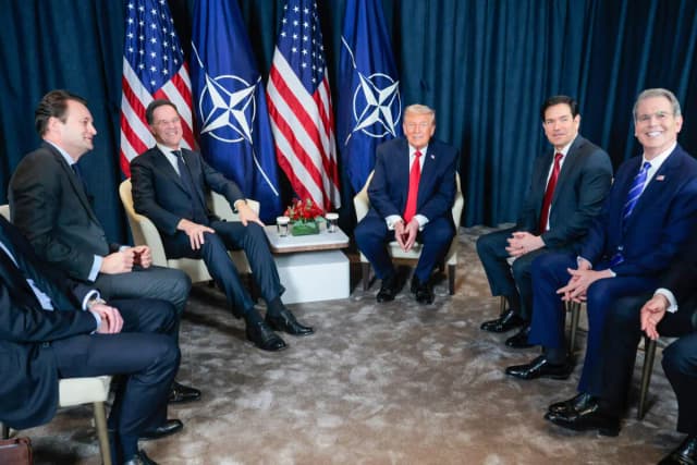 El presidente de Estados Unidos, Donald Trump, asiste a una reunión bilateral con el secretario general de la OTAN, Mark Rutte, al margen de la reunión anual del Foro Económico Mundial en Davos, Suiza, el 21 de enero de 2026. (Chip Somodevilla/Getty Images).