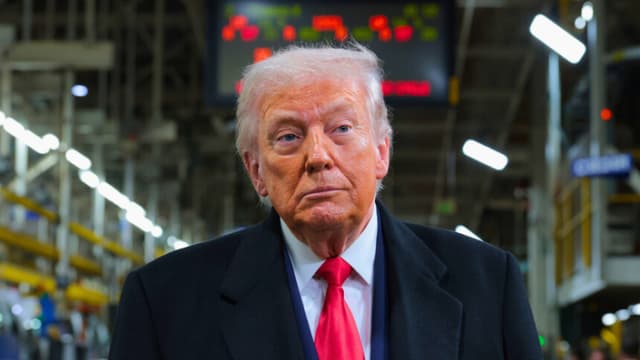 DEARBORN, MICHIGAN - 13 DE ENERO: El presidente de los Estados Unidos, Donald Trump, visita el complejo Ford River Rouge el 13 de enero de 2026 en Dearborn, Michigan. Trump está de visita en Michigan, donde participará en una visita al complejo Ford River Rouge y posteriormente pronunciará un discurso en el Detroit Economic Club. (Foto de Anna Moneymaker/Getty Images).