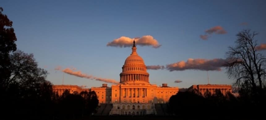 El Capitolio de Estados Unidos fotografiado durante la puesta de sol, en Capitol Hill, Washington, DC., 12 de noviembre de 2025. (Tom Brenner/Getty Images)