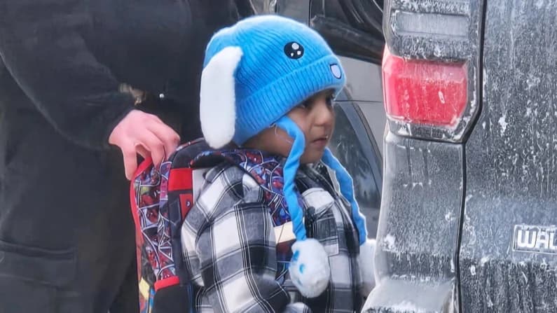 Niño de 5 años fue "abandonado" por sus padres durante un operativo del ICE en Minnesota: DHS