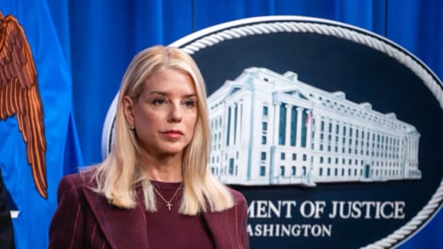 DOJ pide a juez bloquear publicación del informe sobre investigación de documentos de Trump