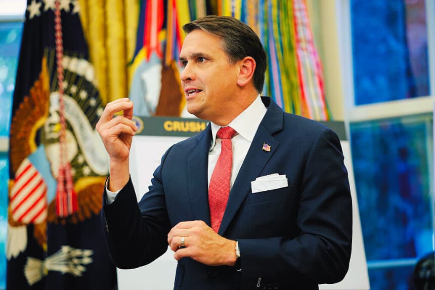 El fiscal general adjunto de los Estados Unidos, Todd Blanche, durante una conferencia de prensa en el Despacho Oval de la Casa Blanca el 15 de octubre de 2025 en Washington, DC. (Kevin Dietsch/Getty Images)