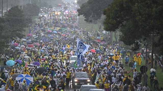 Rayo impacta manifestación en apoyo Bolsonaro en Brasilia y deja decenas de heridos
