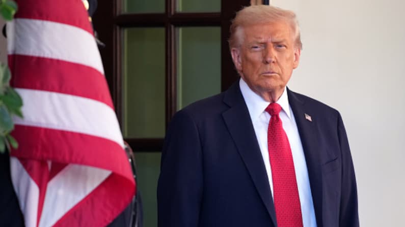 Trump informa de una "muy buena" conversación con Walz y dice que están "en la misma onda"