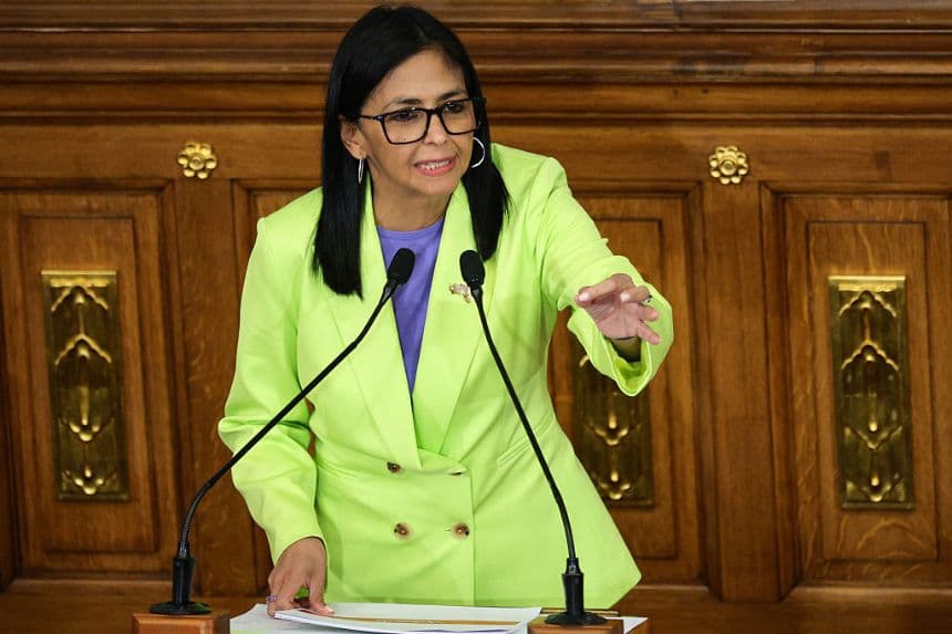 La presidenta interina de Venezuela, Delcy Rodríguez, habla durante la presentación del informe del primer año de gobierno en el Palacio Federal Legislativo el 15 de enero de 2026 en Caracas, Venezuela. (Jesús Vargas/Getty Images)