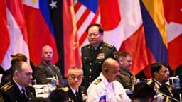 China sigue hermética mientras los medios extranjeros buscan respuestas sobre los generales purgados