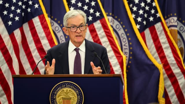 La Reserva Federal mantiene sin cambios los tasas de interés en su primera decisión política de 2026