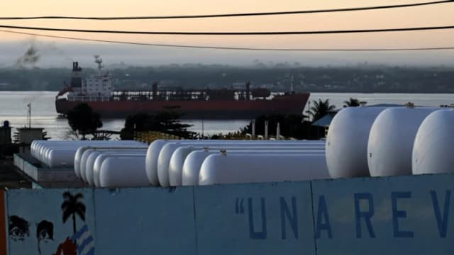 Trump ordena nuevos aranceles a cualquier país que venda petróleo a Cuba