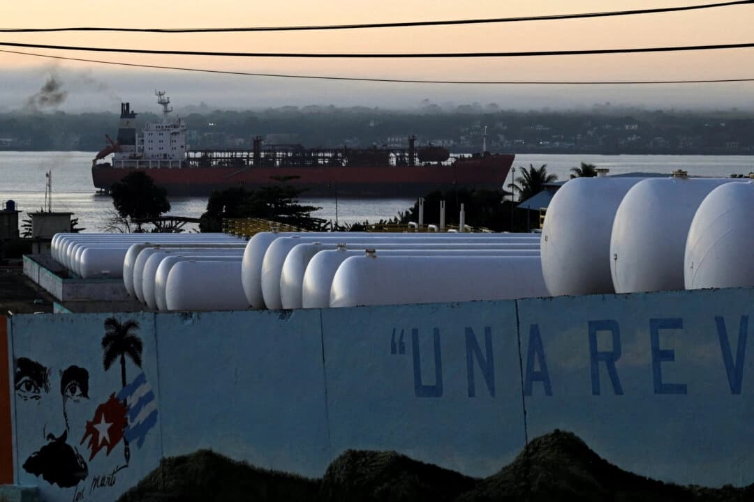El petrolero Pastorita, con bandera cubana, fondea cerca de la terminal de Matanzas, en Matanzas, Cuba, el 7 de enero de 2026. (Norlys Pérez/Reuters)