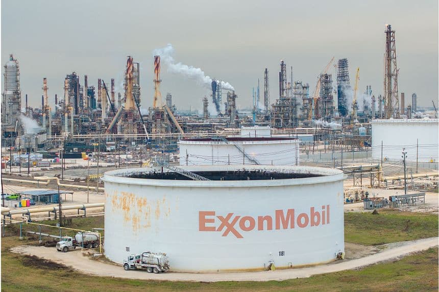 Vista aérea de la refinería Exxon Mobil Baytown el 13 de enero de 2026 en Baytown, Texas. (Brandon Bell/Getty Images)