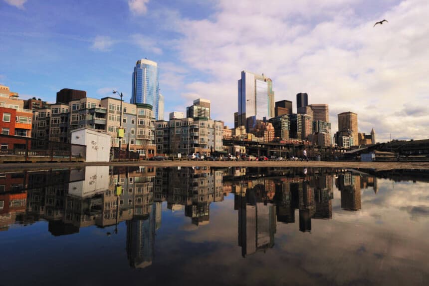 Vista del horizonte de la ciudad de Seattle, en el estado de Washington, el 22 de marzo de 2011. (MARK RALSTON/AFP a través de Getty Images)