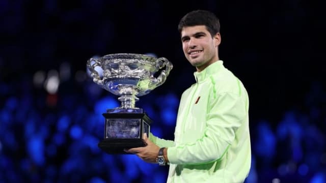 Alcaraz derrota a Djokovic y se convierte en el jugador más joven en completar el Grand Slam