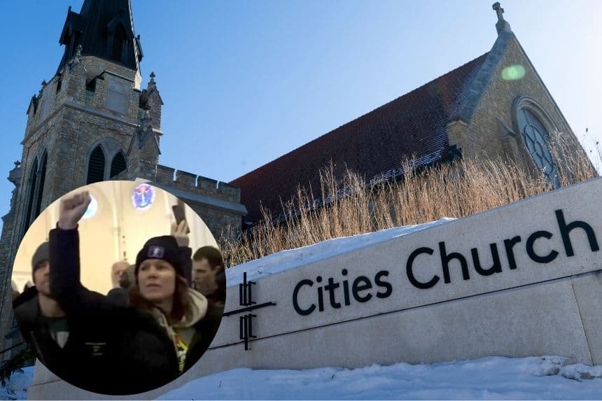 (Esquina izquierda) Manifestantes interrumpen los servicios en la iglesia Cities Church de St. Paul, Minnesota, el 18 de enero de 2026, en una imagen extraída de un video. (SPEAK MLPS vía AP/Captura de pantalla vía The Epoch Times) Vista general del exterior de la iglesia Cites el 22 de enero de 2026 en St. Paul, Minnesota. (Stephen Maturen/Getty Images)