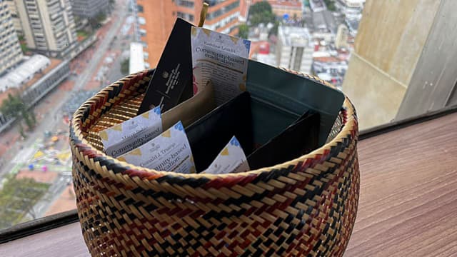 Petro lleva a Trump café y chocolates para defender su política antidrogas