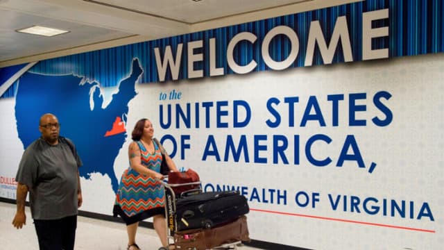 Red católica presenta demanda contra la administración Trump por pausa en visas de inmigrantes