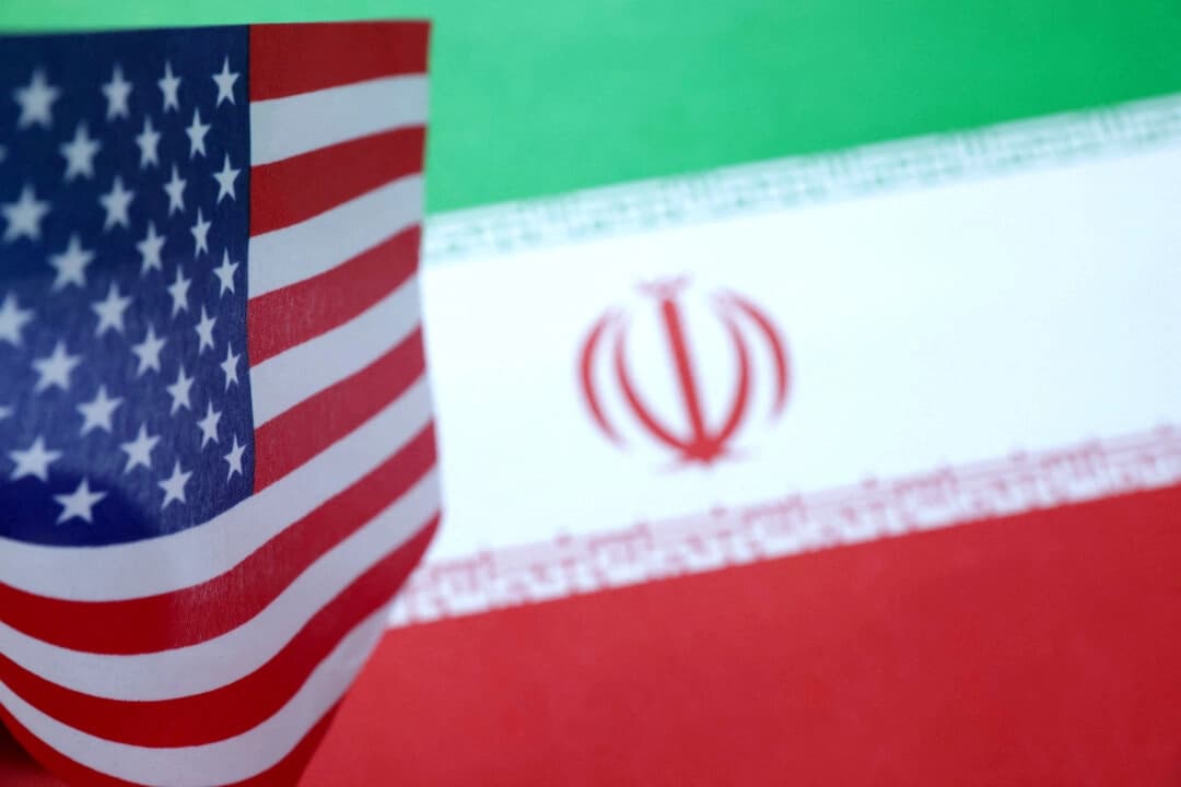 Banderas de Estados Unidos e Irán, en esta ilustración creada el 18 de junio de 2025. (Dado Ruvic/Reuters)