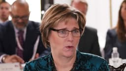 Encargada de negocios de EE. UU. comienza a ejecutar plan de tres fases en Venezuela