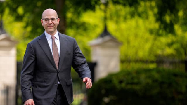 Gobernador de la Reserva Federal, Stephen Miran, renuncia a su cargo en la Casa Blanca