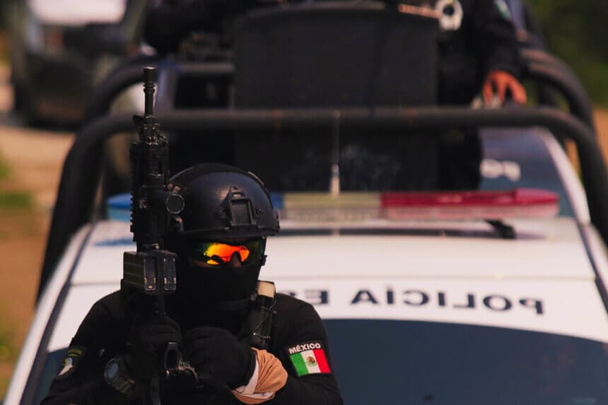Miembros del Ejército Mexicano, Marina Armada de México, Guardia Nacional, Policía Estatal y la Unidad Canina de la FGE, participan en un operativo en Chilpancingo, Guerrero (México). Imagen de archivo. (EFE/José Luis De La Cruz)
