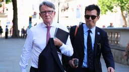 Tras escándalo por correos relacionados con Epstein, Peter Mandelson deja la política británica