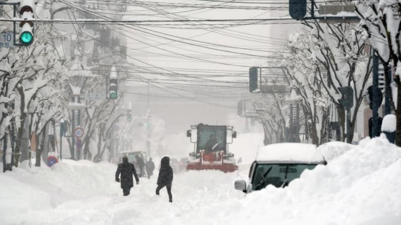 Nieve deja 35 muertos en Japón y el deshielo agrava el riesgo