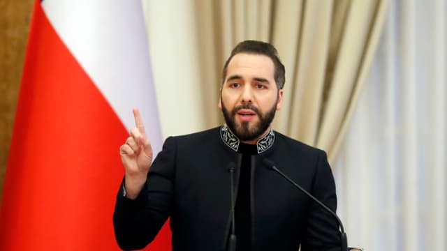 Trump encabeza acto en Washington con la presencia de Bukele