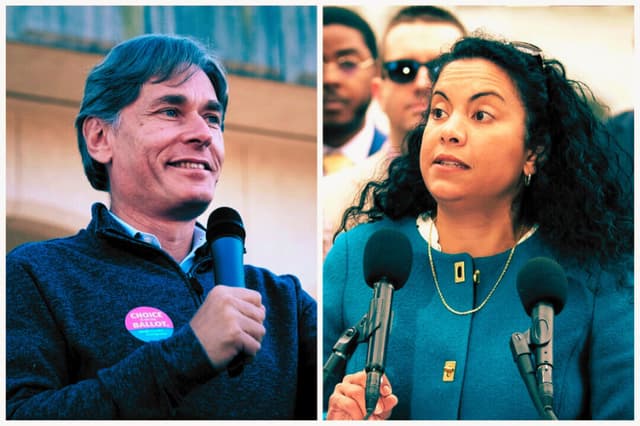 (Izquierda) El representante demócrata Tom Malinowski participa en un acto para animar a votar en Rahway, Nueva Jersey, el 29 de octubre de 2022. (Derecha) Analilia Mejía habla durante una manifestación en la que se pide una reforma ética del Tribunal Supremo de los Estados Unidos en Washington, el 2 de mayo de 2023. (Spencer Platt/Getty Images; Joy Asico/AP Images para Center for Popular Democracy Action)