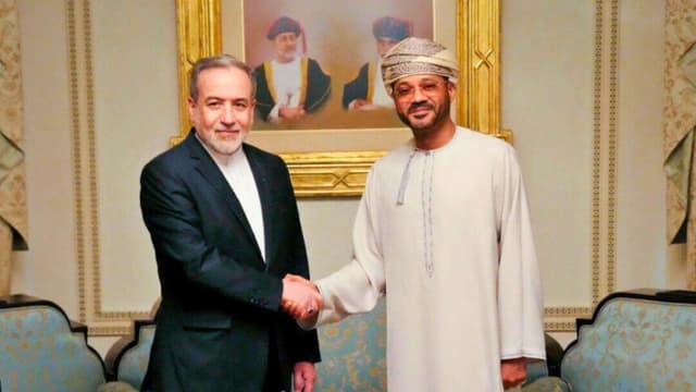 Irán y EE. UU. mantienen conversaciones en Omán sobre el programa nuclear de Teherán