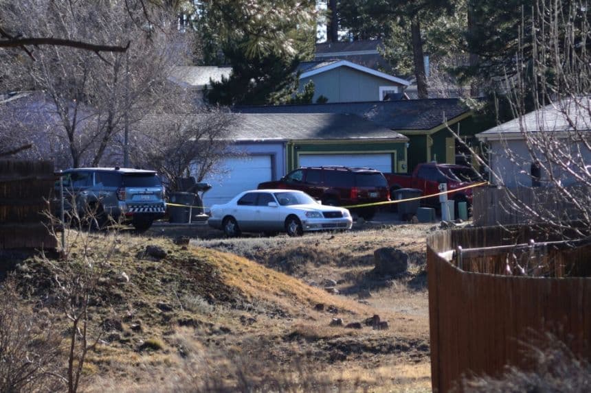 Las fuerzas del orden acudieron a un vecindario en Flagstaff, Arizona, donde, según la policía, un hombre abrió fuego contra los agentes, el 5 de febrero de 2026. (Cheyanne Mumphrey/AP Photo)