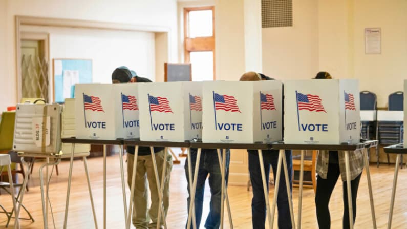 Jueza federal rechaza solicitud del DOJ para obtener datos de votantes en Michigan